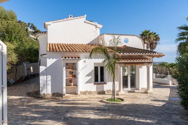 5 bedroom Villa for sale in Moraira, Teulada-Moraira with pool - € 1,299,000 (Ref: 9559291)