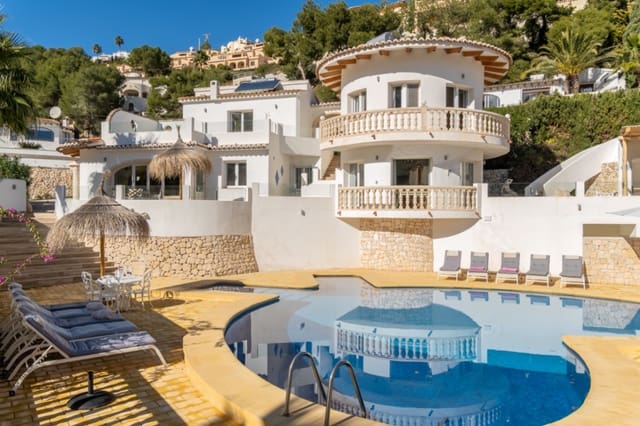 5 bedroom Villa for sale in Moraira, Teulada-Moraira with pool - € 1,299,000 (Ref: 9559291)
