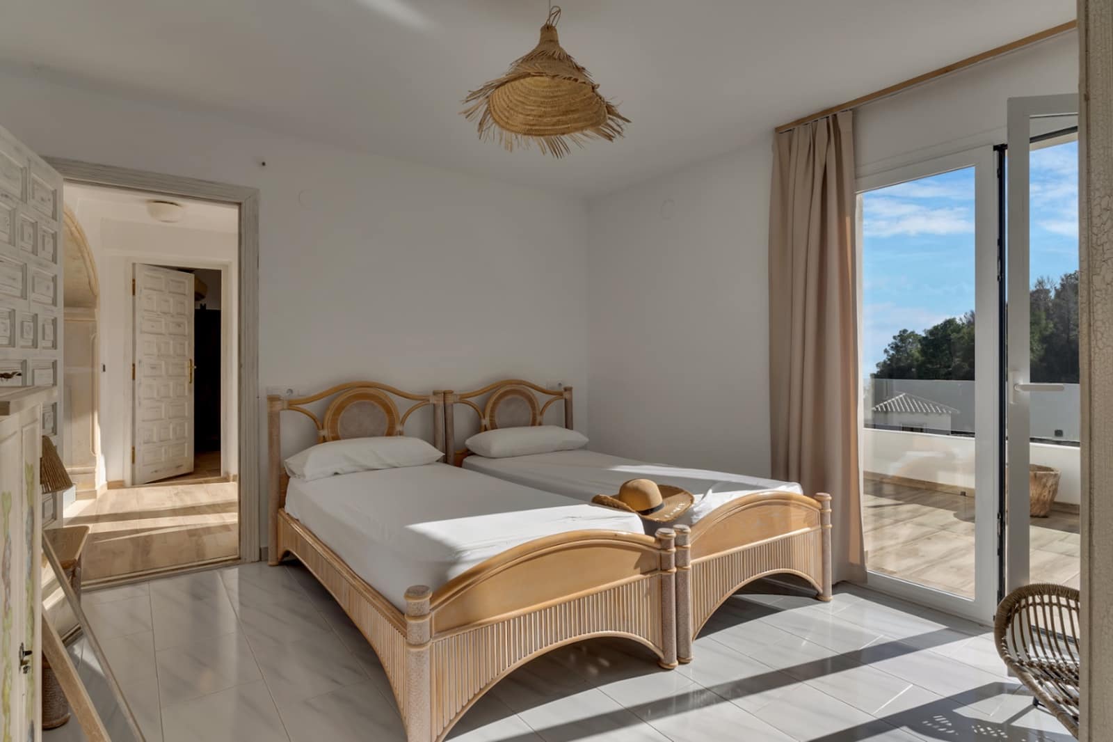 5 bedroom Villa for sale in Moraira with pool - € 1,299,000 (Ref: 9559291)