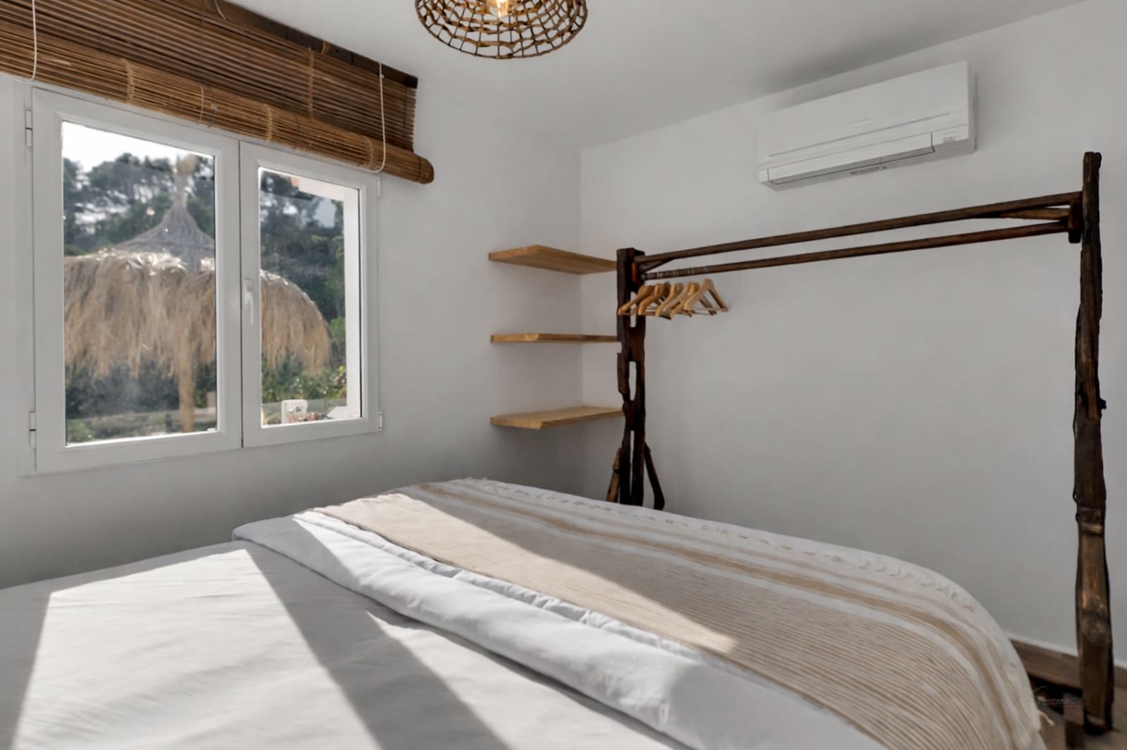 5 bedroom Villa for sale in Moraira with pool - € 1,299,000 (Ref: 9559291)