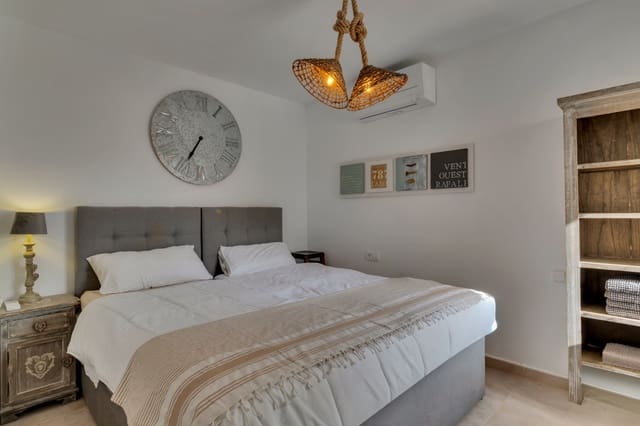 5 bedroom Villa for sale in Moraira, Teulada-Moraira with pool - € 1,299,000 (Ref: 9559291)