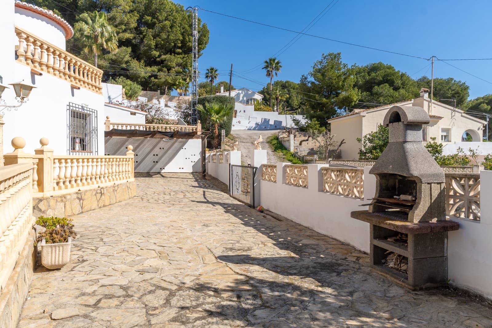 5 bedroom Villa for sale in Moraira with pool garage - € 980,000 (Ref: 9610209)