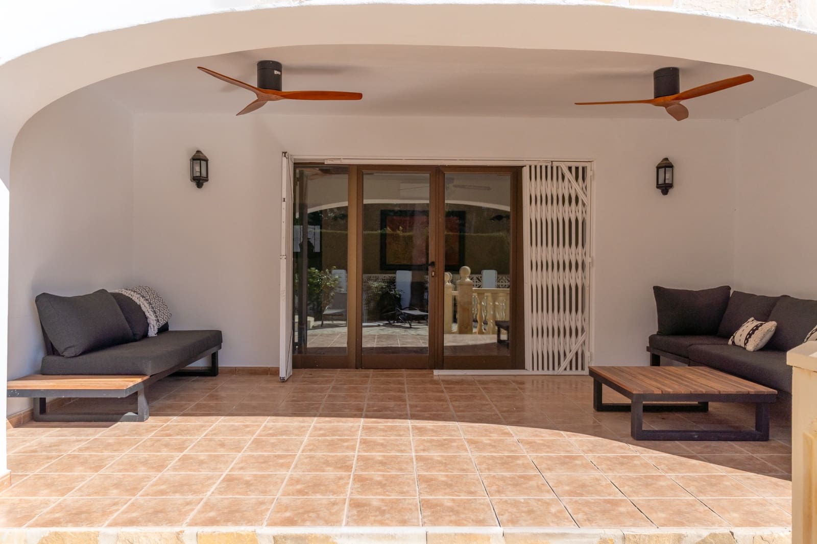 5 bedroom Villa for sale in Moraira with pool garage - € 980,000 (Ref: 9610209)