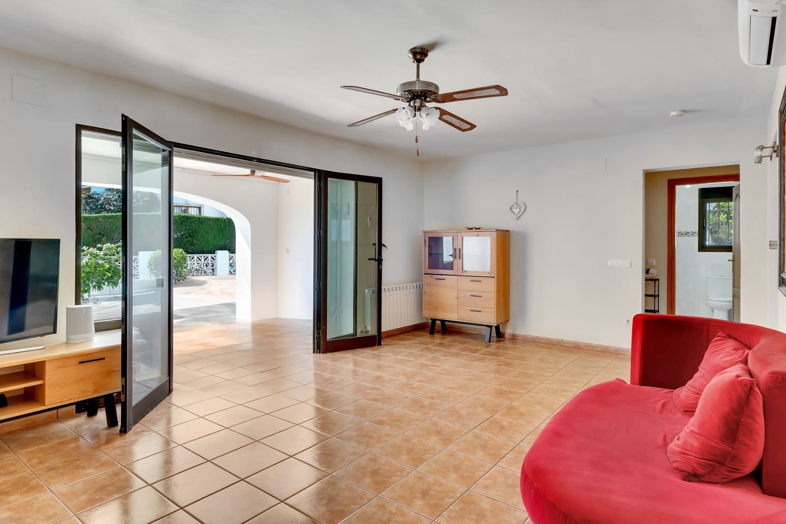 5 bedroom Villa for sale in Moraira with pool garage - € 980,000 (Ref: 9610209)