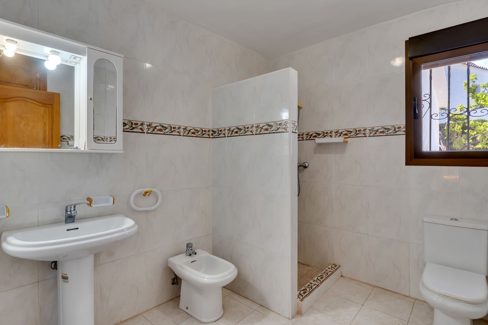 5 bedroom Villa for sale in Moraira with pool garage - € 980,000 (Ref: 9610209)