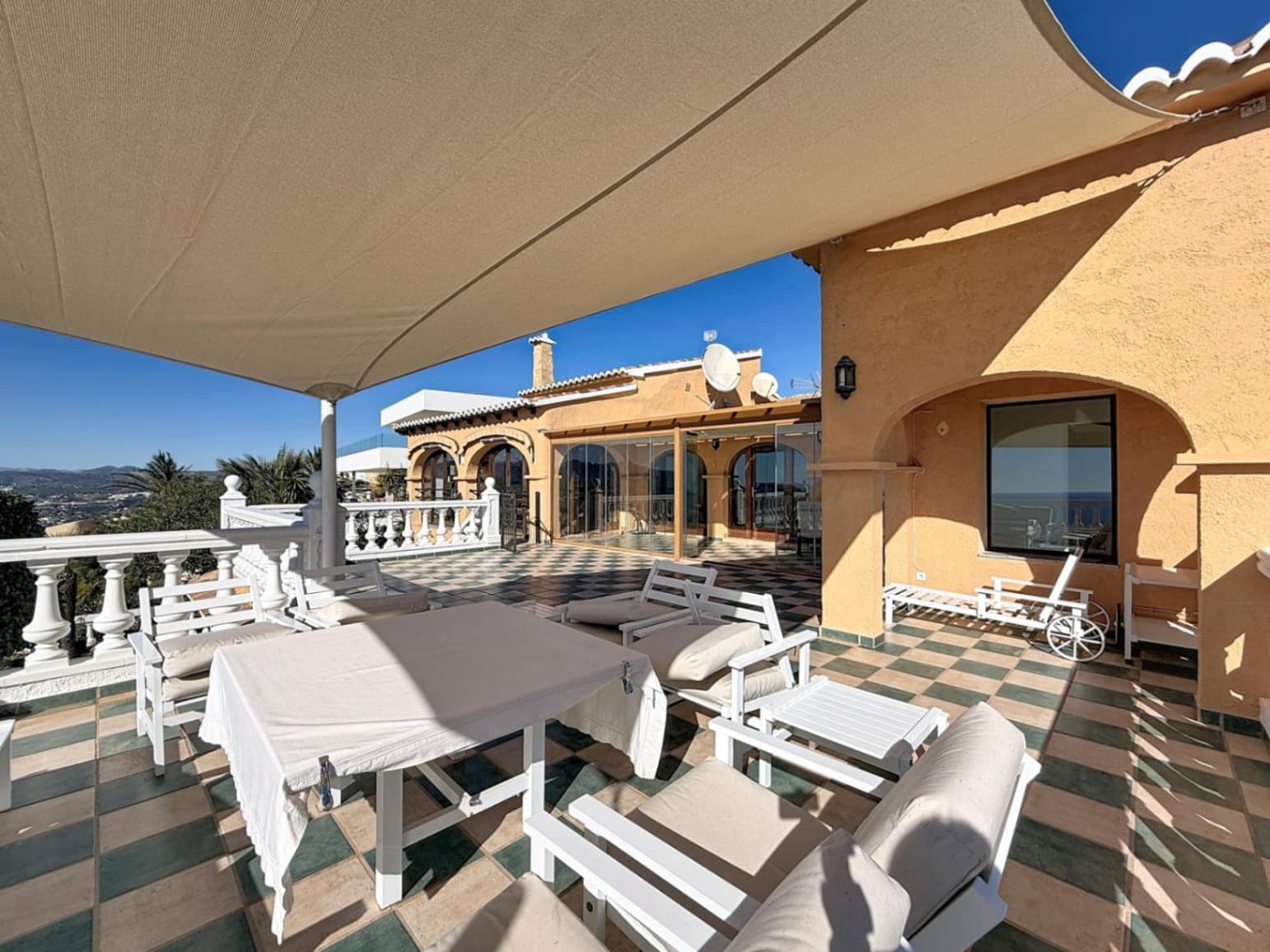4 bedroom Villa for sale in Benitachell / Benitatxell with pool - € 2,350,000 (Ref: 9614090)