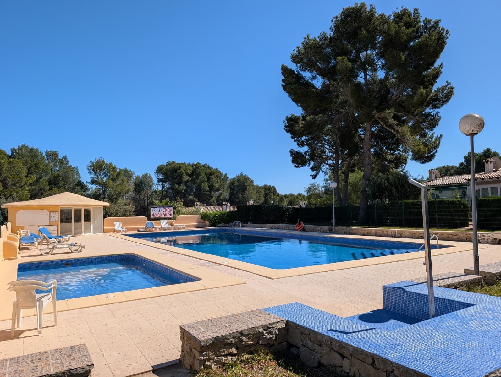 2 slaapkamer Rijtjeshuis te koop in Moraira met zwembad - € 289.000 (Ref: 9781393)