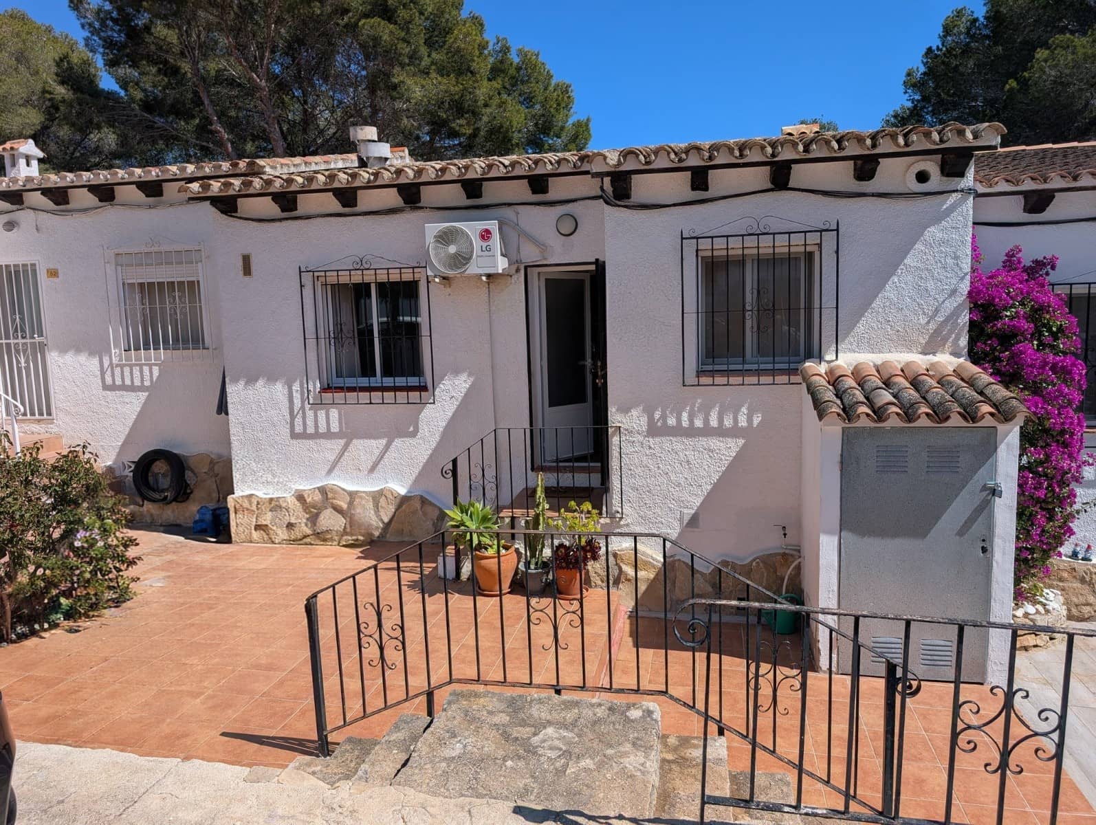 2 slaapkamer Rijtjeshuis te koop in Moraira met zwembad - € 289.000 (Ref: 9781393)