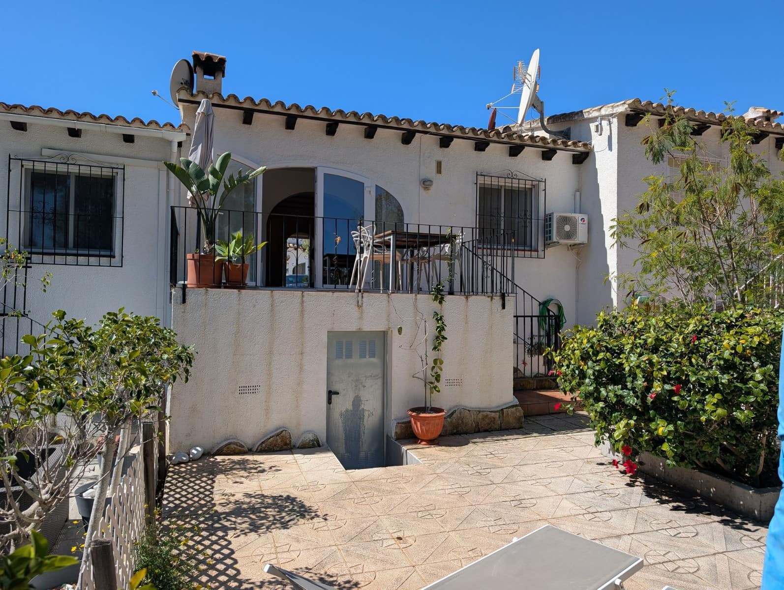 2 slaapkamer Rijtjeshuis te koop in Moraira met zwembad - € 289.000 (Ref: 9781393)
