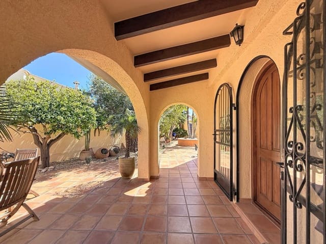 Chalet de 3 habitaciones en Benitachell / Benitatxell en venta con piscina - 890.000 € (Ref: 9802669)