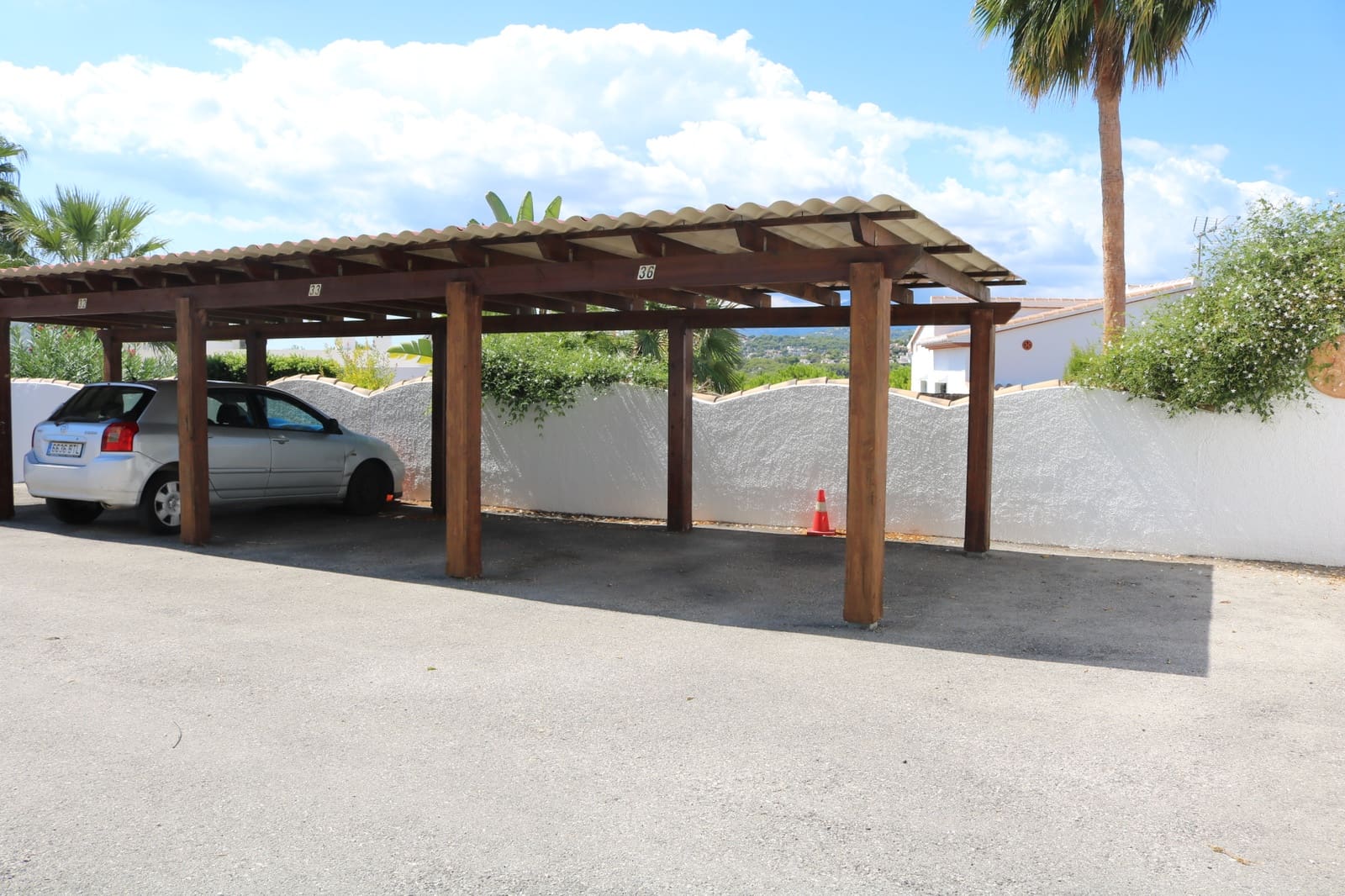   2 soveværelse   ferieVilla i Moraira   med   swimmingpool  garage  - € 560 (Ref: 4120508)
