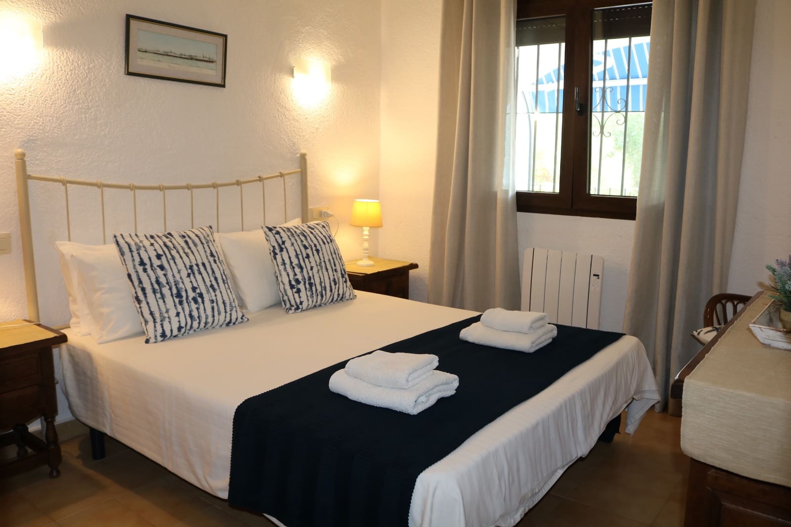   2 soveværelse   ferieVilla i Moraira   med   swimmingpool  garage  - € 560 (Ref: 4120508)