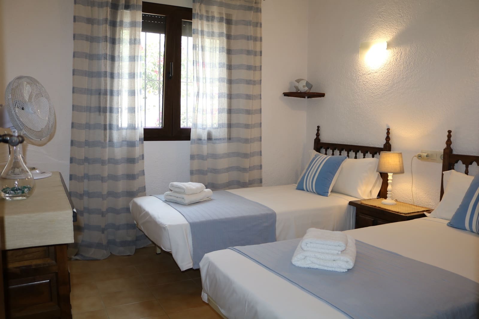   2 soveværelse   ferieVilla i Moraira   med   swimmingpool  garage  - € 560 (Ref: 4120508)