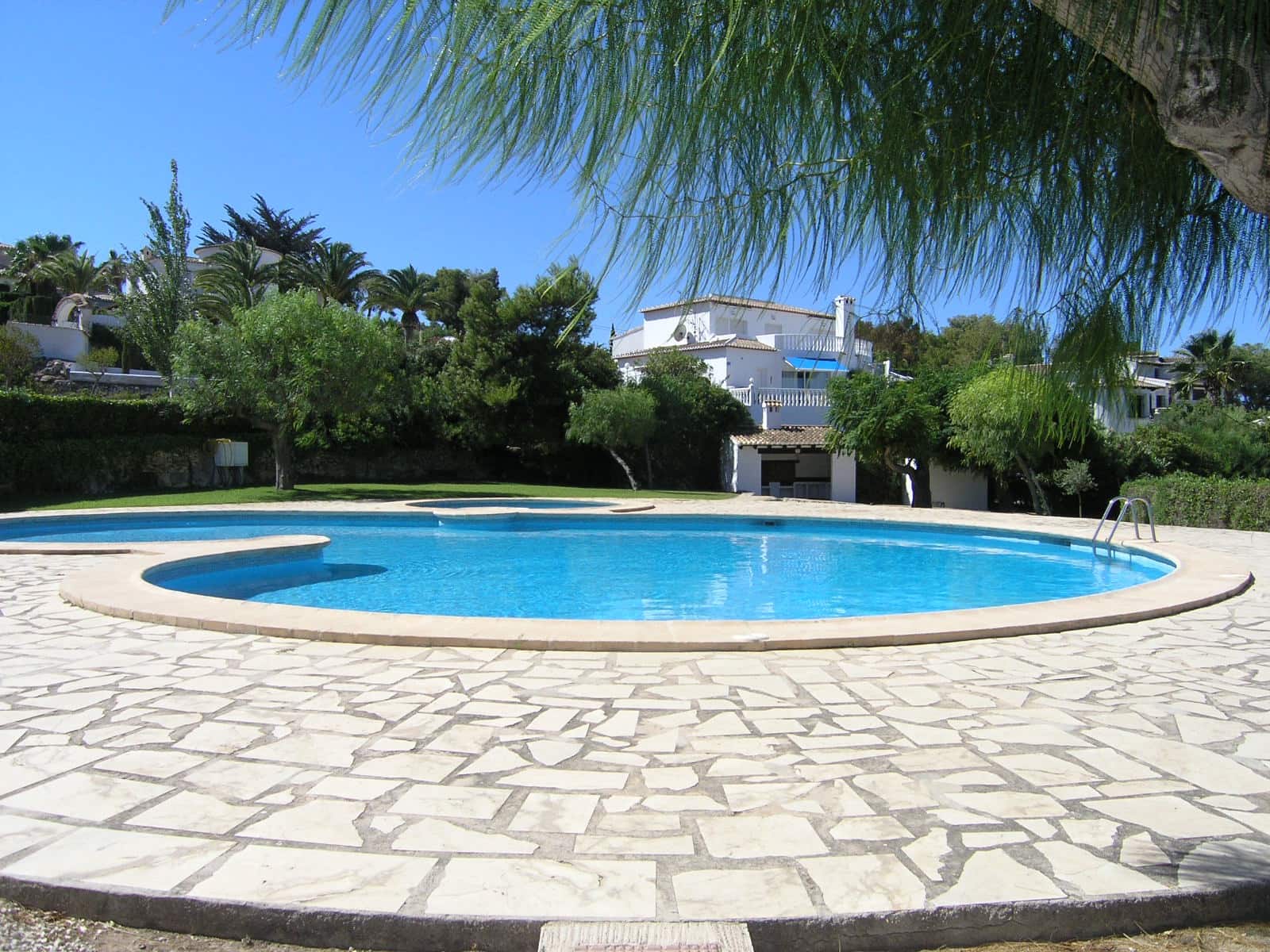   2 soveværelse   ferieVilla i Moraira   med   swimmingpool  garage  - € 560 (Ref: 4120508)