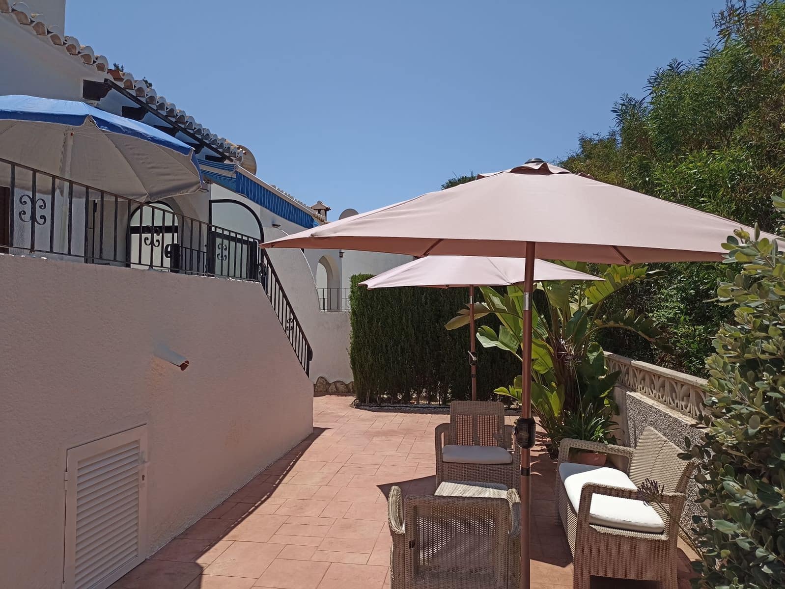   2 soveværelse   ferieVilla i Moraira   med   swimmingpool  garage  - € 560 (Ref: 4120508)