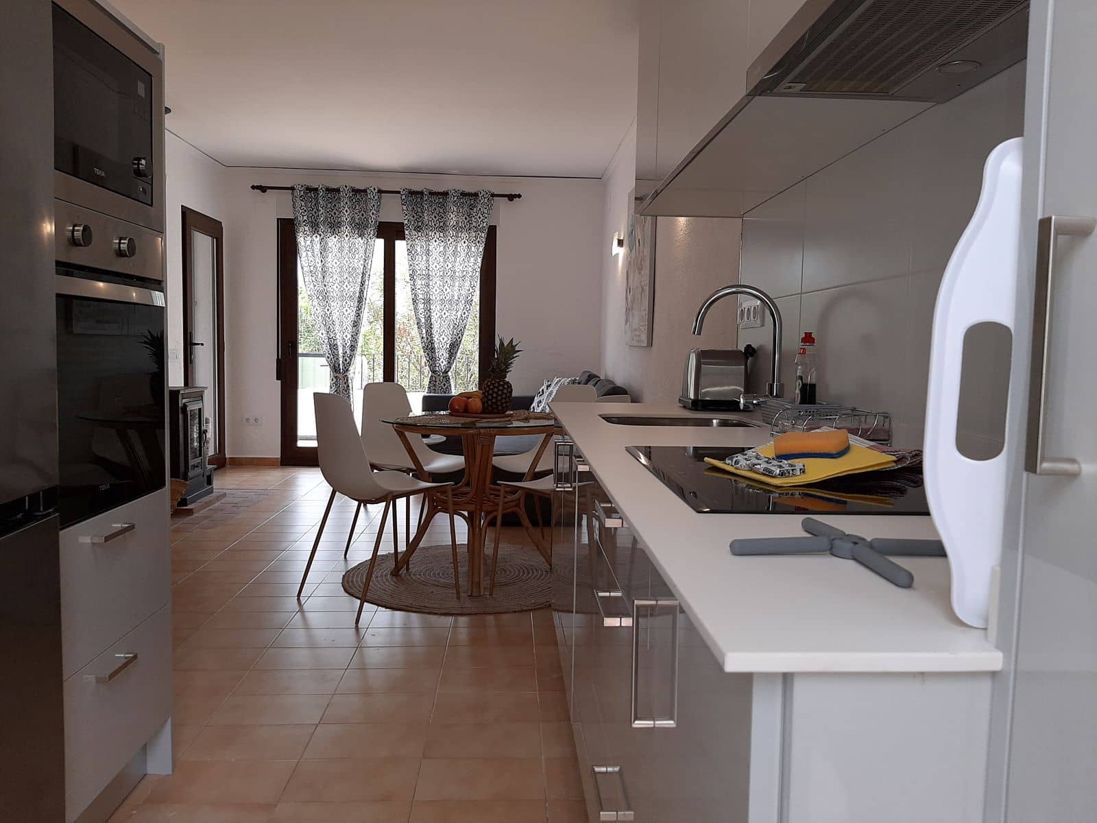   2 soveværelse   ferieVilla i Moraira   med   swimmingpool  garage  - € 560 (Ref: 4120508)