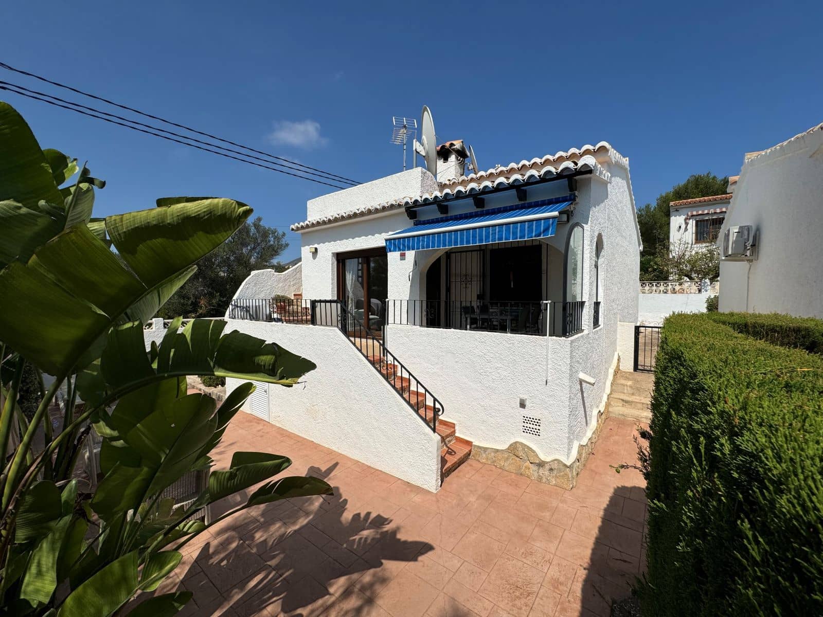   2 soveværelse   ferieVilla i Moraira   med   swimmingpool  garage  - € 560 (Ref: 4120508)