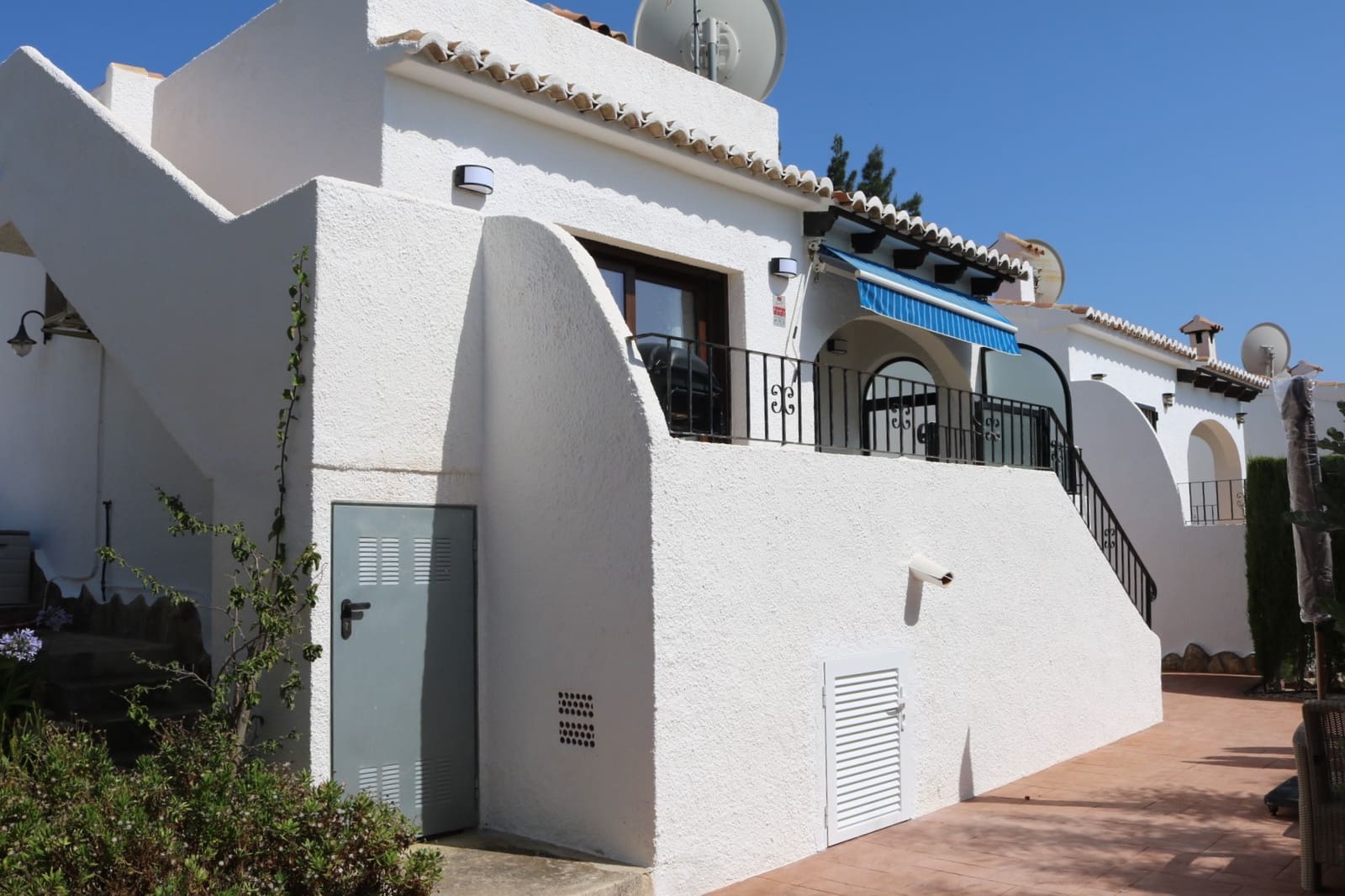   2 soveværelse   ferieVilla i Moraira   med   swimmingpool  garage  - € 560 (Ref: 4120508)