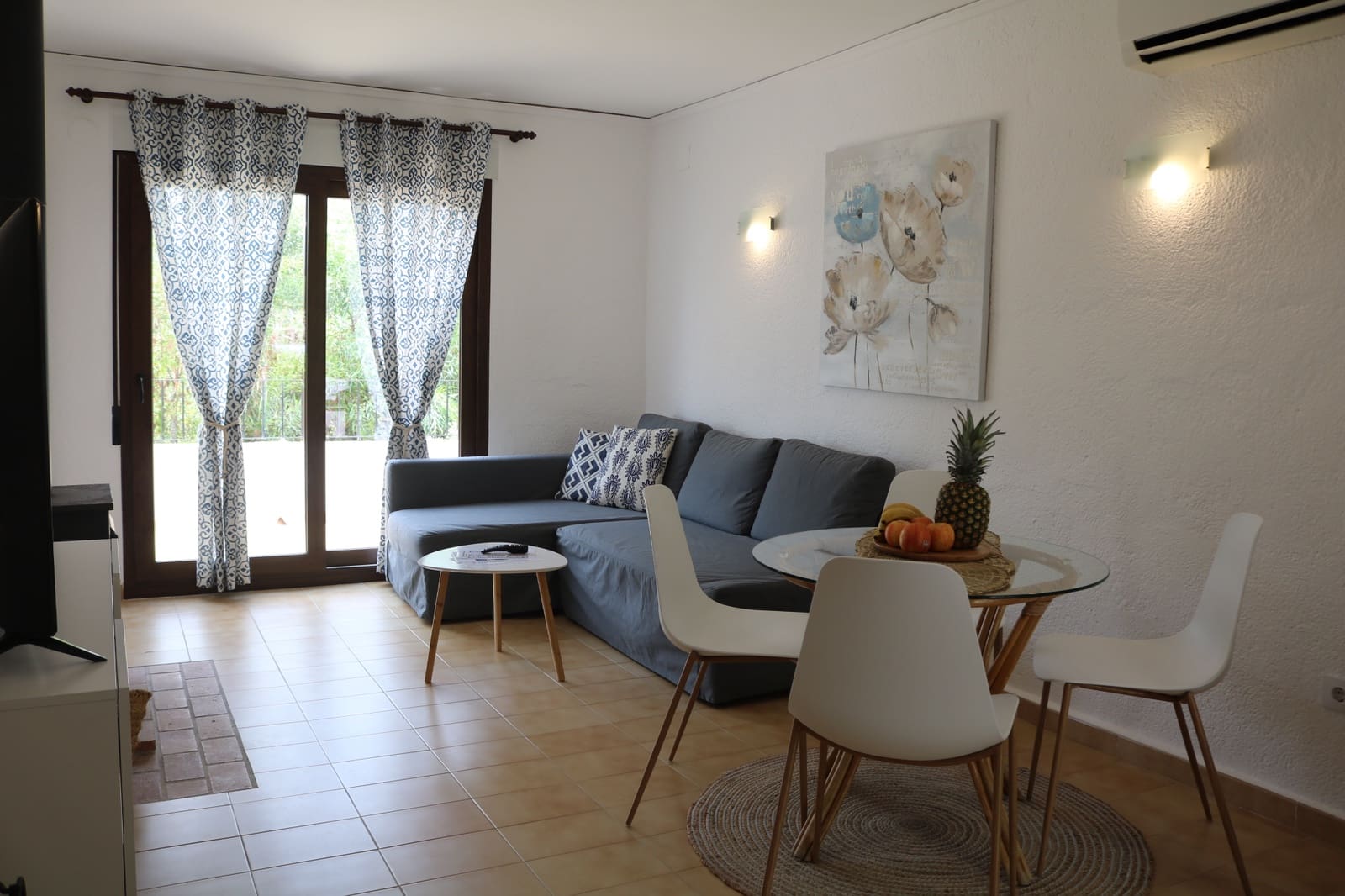   2 soveværelse   ferieVilla i Moraira   med   swimmingpool  garage  - € 560 (Ref: 4120508)
