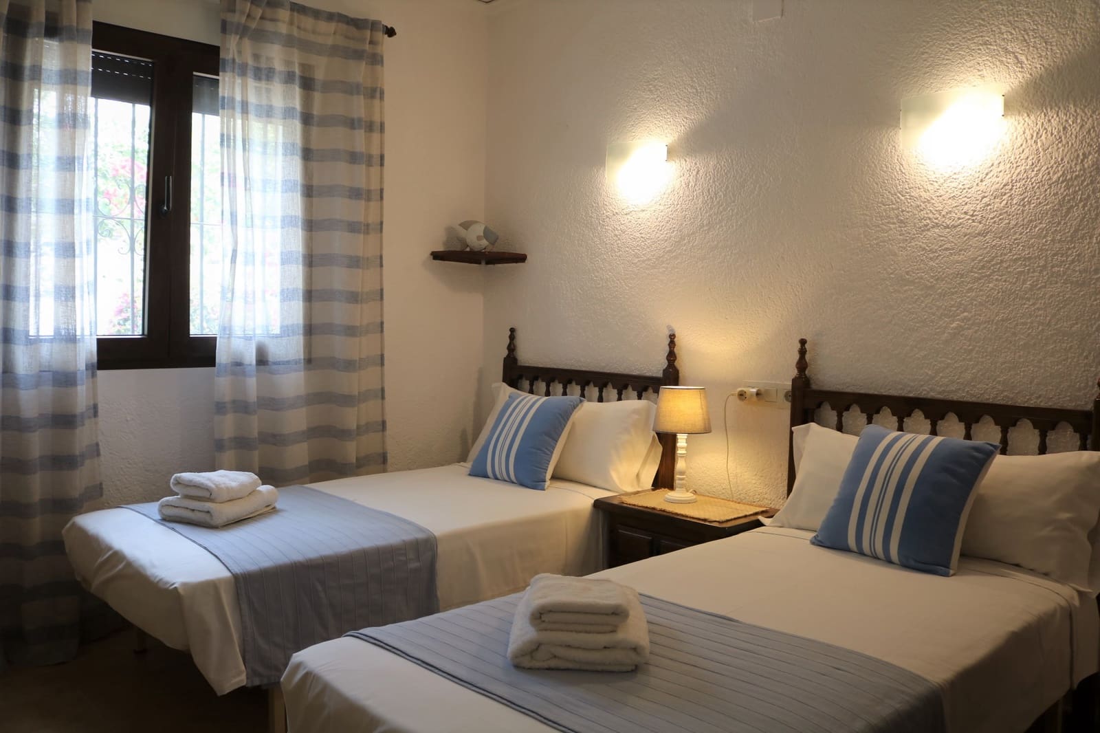   2 soveværelse   ferieVilla i Moraira   med   swimmingpool  garage  - € 560 (Ref: 4120508)