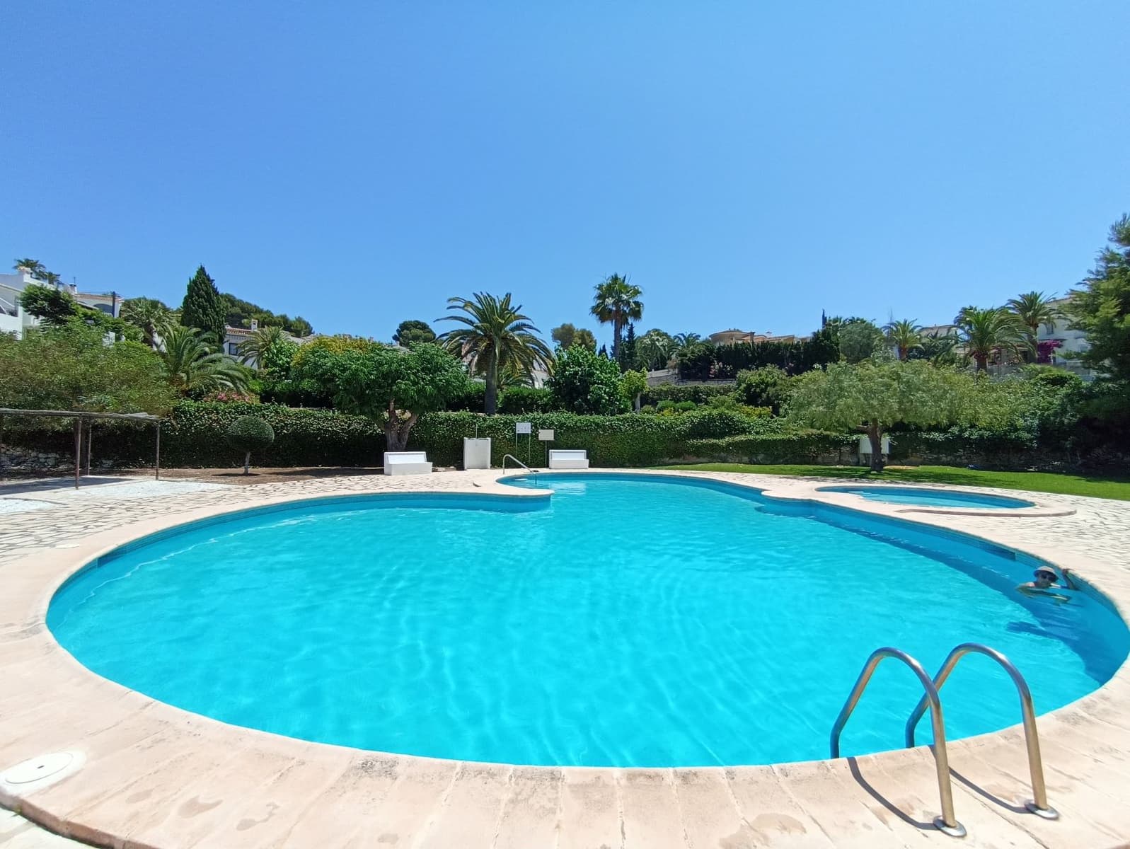   2 soveværelse   ferieVilla i Moraira   med   swimmingpool  garage  - € 560 (Ref: 4120508)