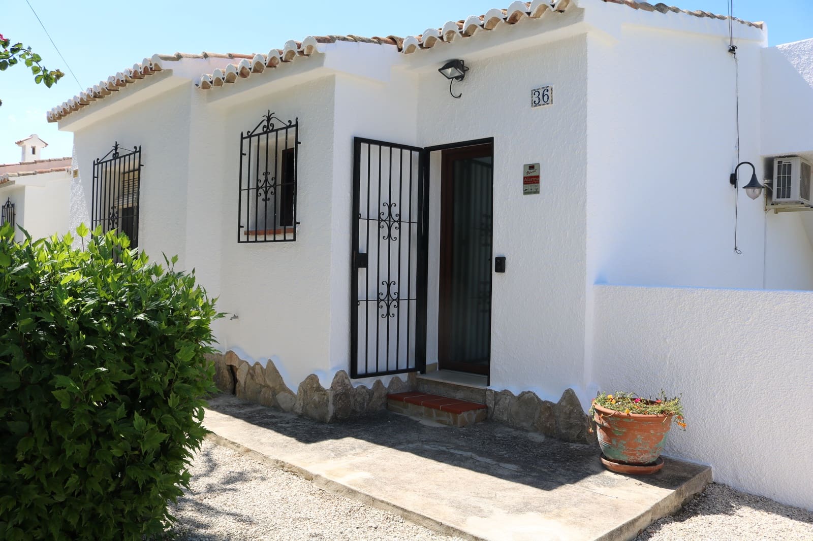   2 soveværelse   ferieVilla i Moraira   med   swimmingpool  garage  - € 560 (Ref: 4120508)