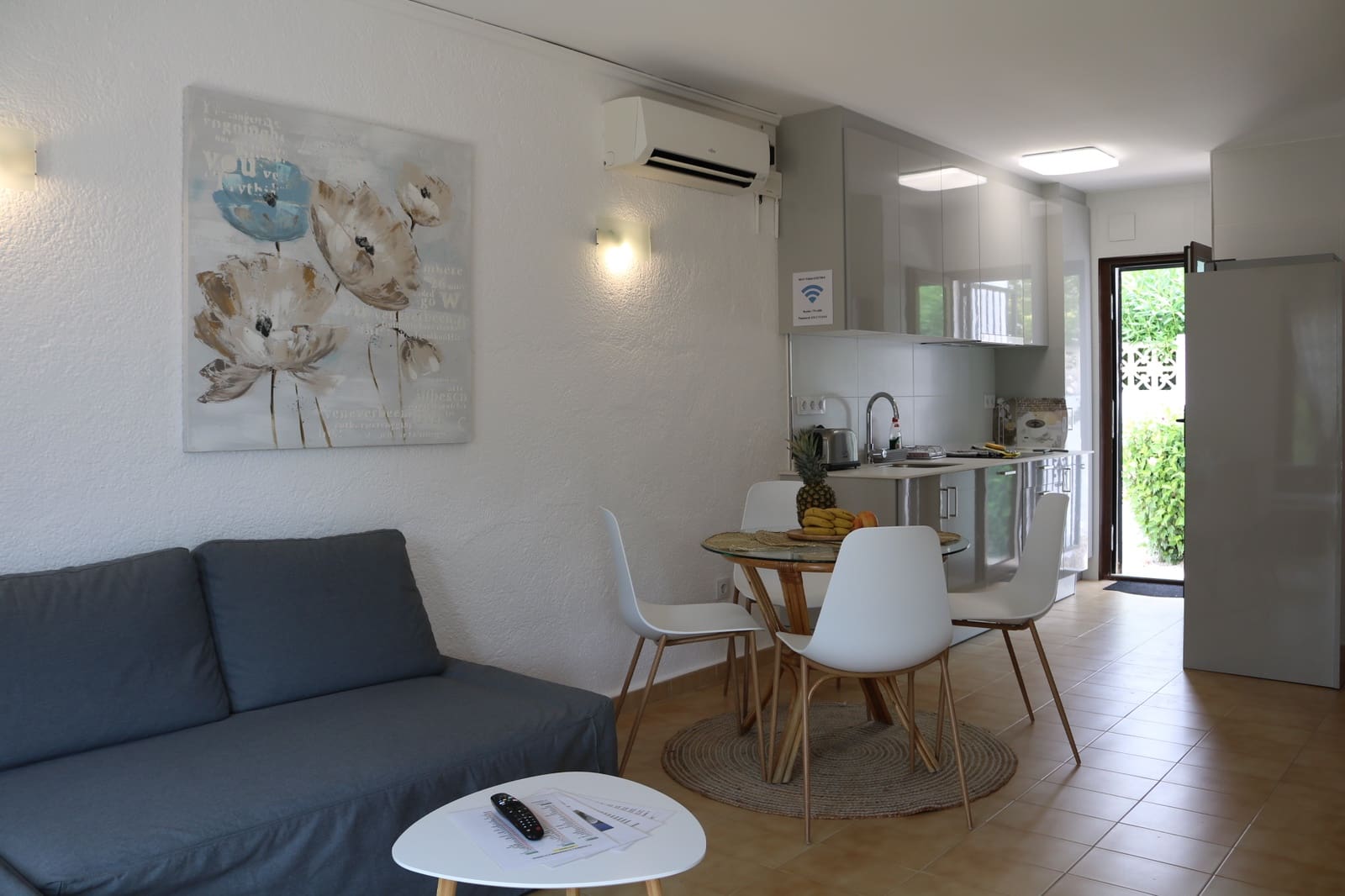   2 soveværelse   ferieVilla i Moraira   med   swimmingpool  garage  - € 560 (Ref: 4120508)