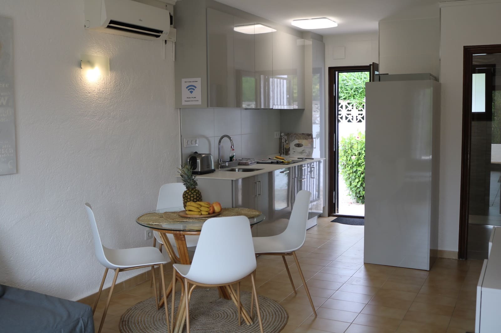   2 soveværelse   ferieVilla i Moraira   med   swimmingpool  garage  - € 560 (Ref: 4120508)