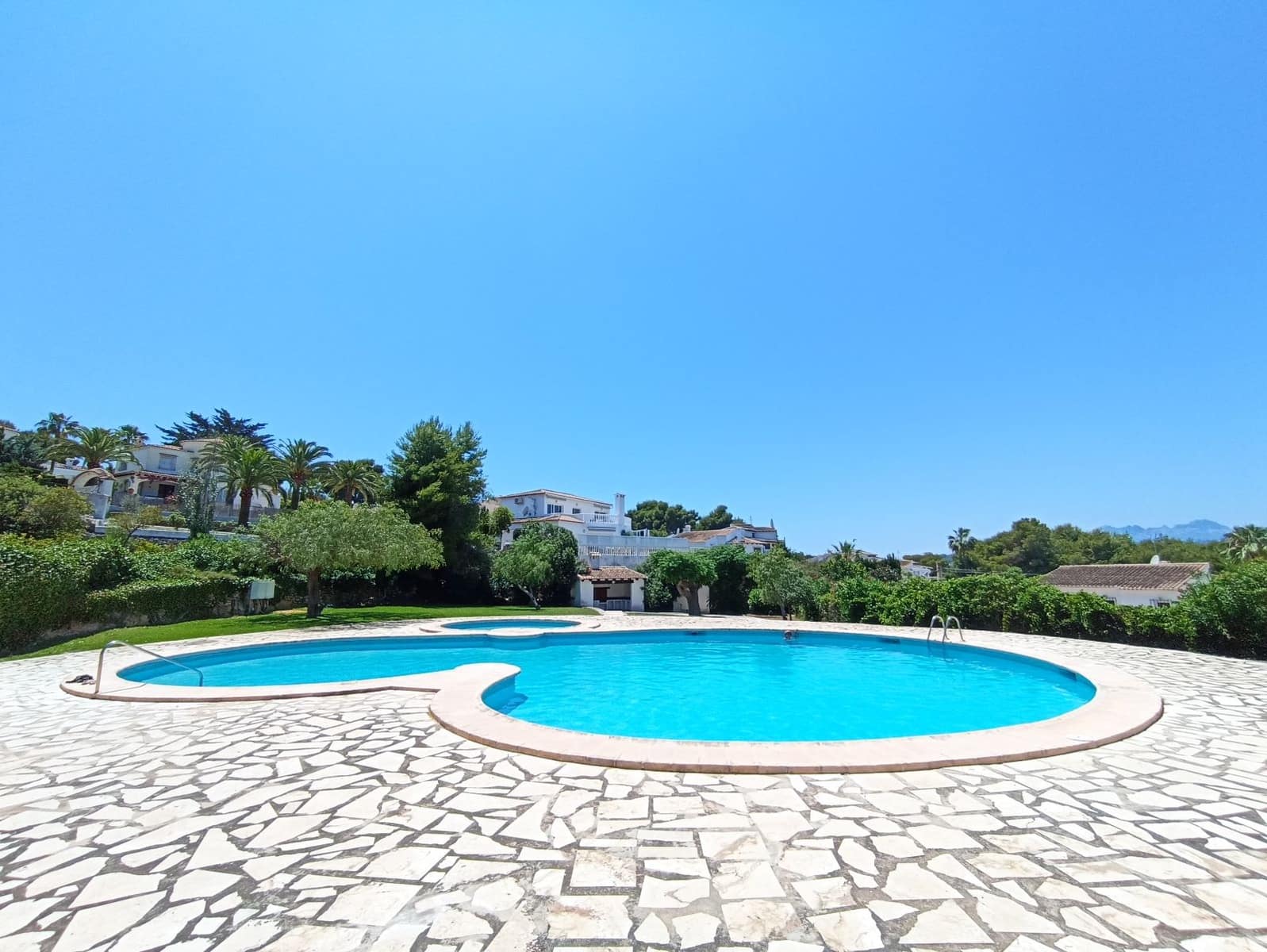   2 soveværelse   ferieVilla i Moraira   med   swimmingpool  garage  - € 560 (Ref: 4120508)