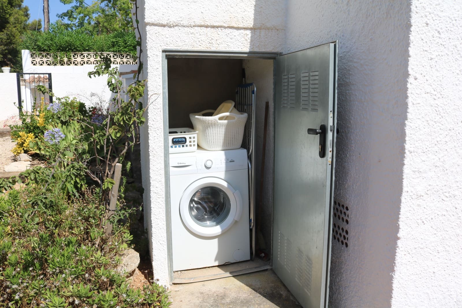   2 soveværelse   ferieVilla i Moraira   med   swimmingpool  garage  - € 560 (Ref: 4120508)