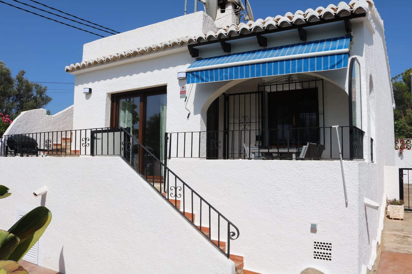   2 soveværelse   ferieVilla i Moraira   med   swimmingpool  garage  - € 560 (Ref: 4120508)