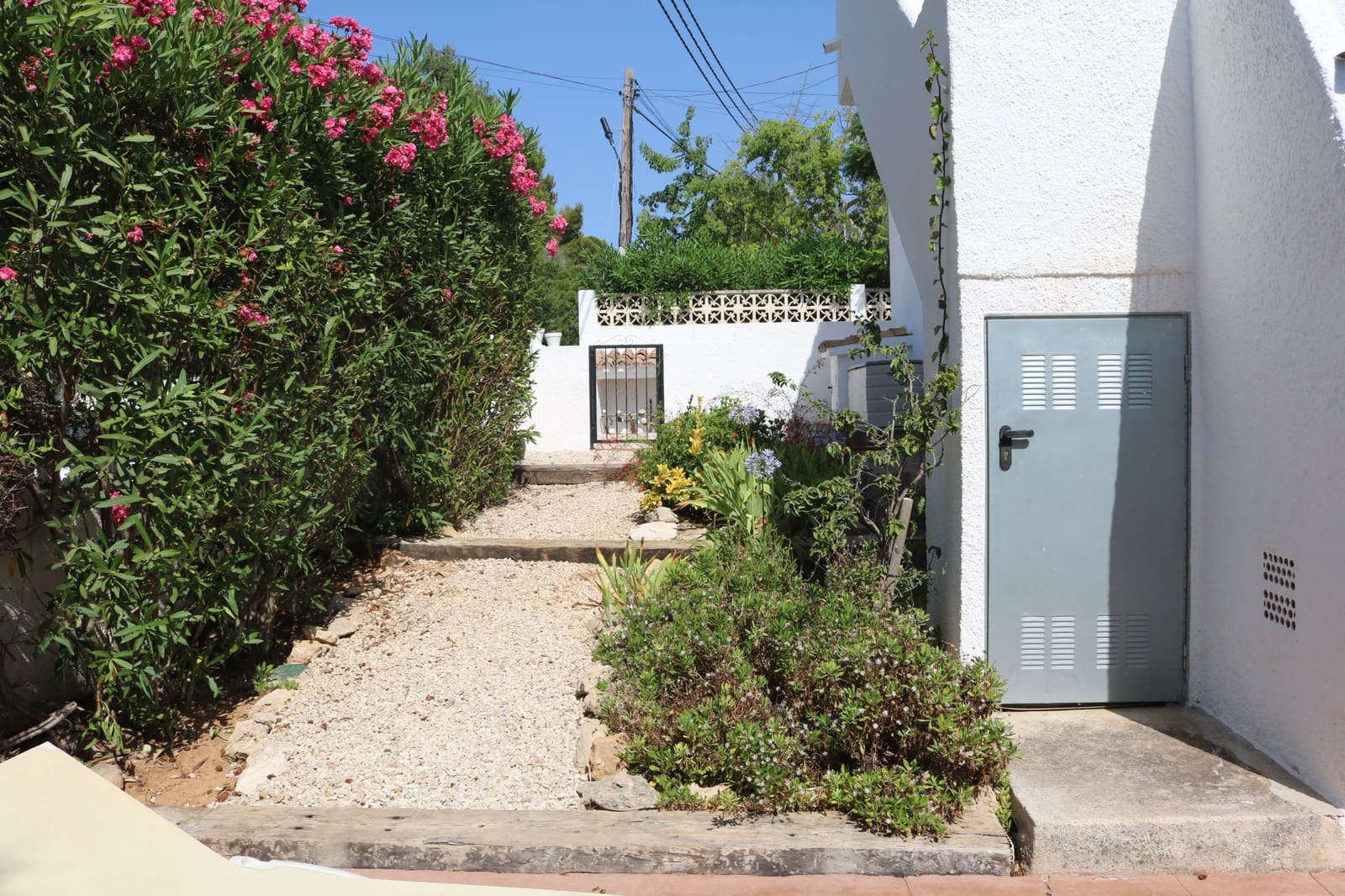   2 soveværelse   ferieVilla i Moraira   med   swimmingpool  garage  - € 560 (Ref: 4120508)