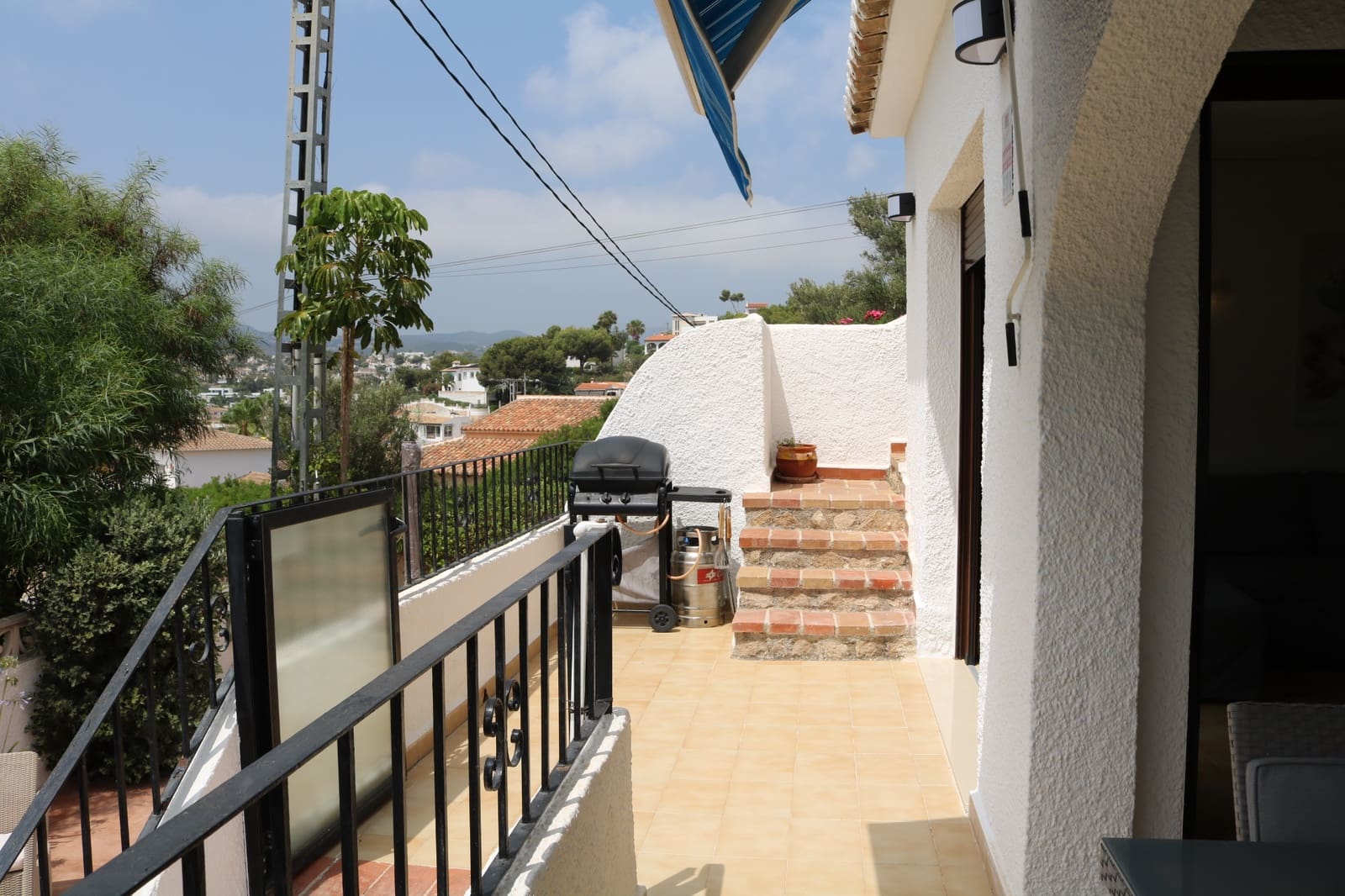   2 soveværelse   ferieVilla i Moraira   med   swimmingpool  garage  - € 560 (Ref: 4120508)