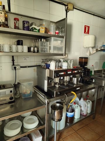 Commercial for sale in Playa del Inglés, San Bartolomé de Tirajana - € 210,000 (Ref: 10001018)