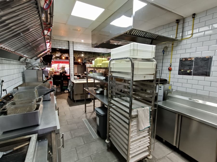 Erhverv til salg i San Fernando - € 155.000 (Ref: 8002655)