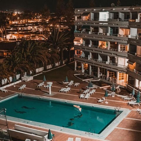 1 bedroom Apartment for sale in Playa del Inglés, San Bartolomé de Tirajana with pool garage - € 320,000 (Ref: 9175884)