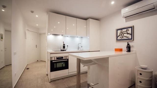 1 bedroom Apartment for sale in Playa del Inglés, San Bartolomé de Tirajana with pool garage - € 320,000 (Ref: 9175884)