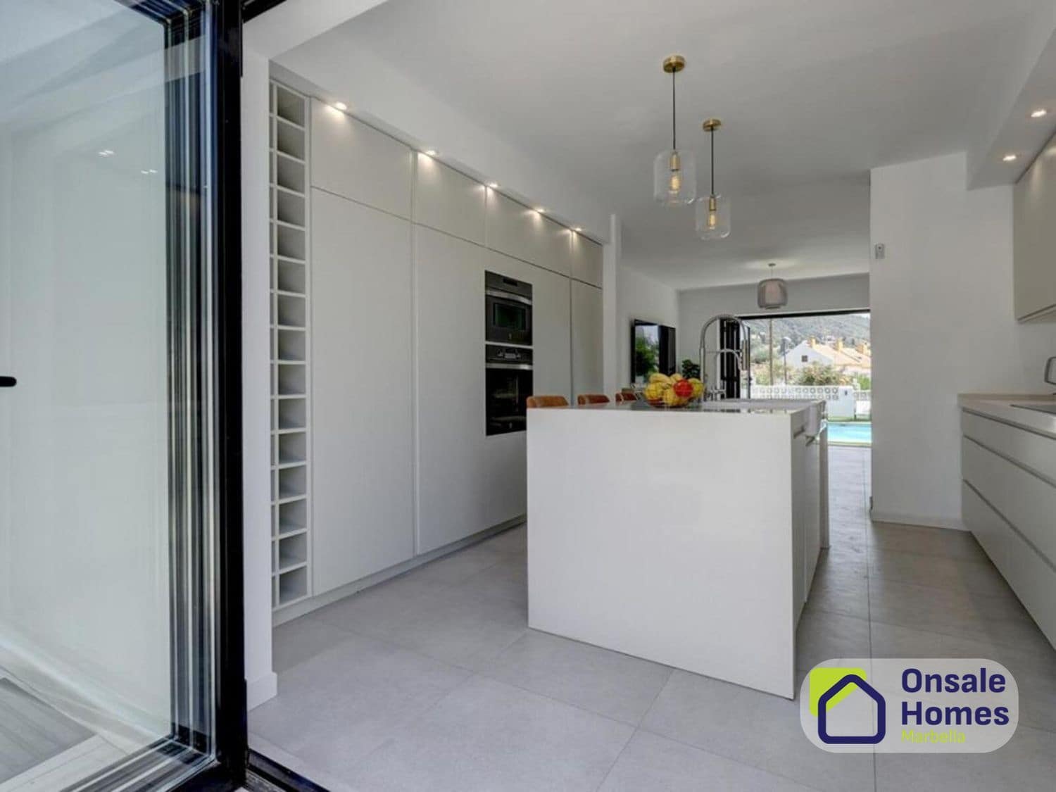 6 Zimmer Villa zu verkaufen in Marbella mit Pool Garage - 1.400.000 € (Ref: 10020014)