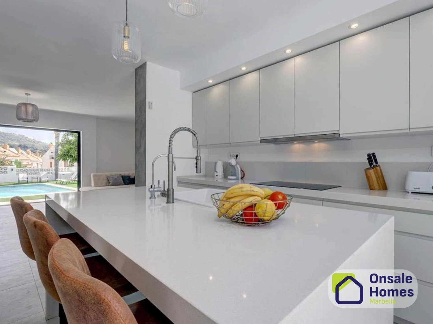 6 Zimmer Villa zu verkaufen in Marbella mit Pool Garage - 1.400.000 € (Ref: 10020014)