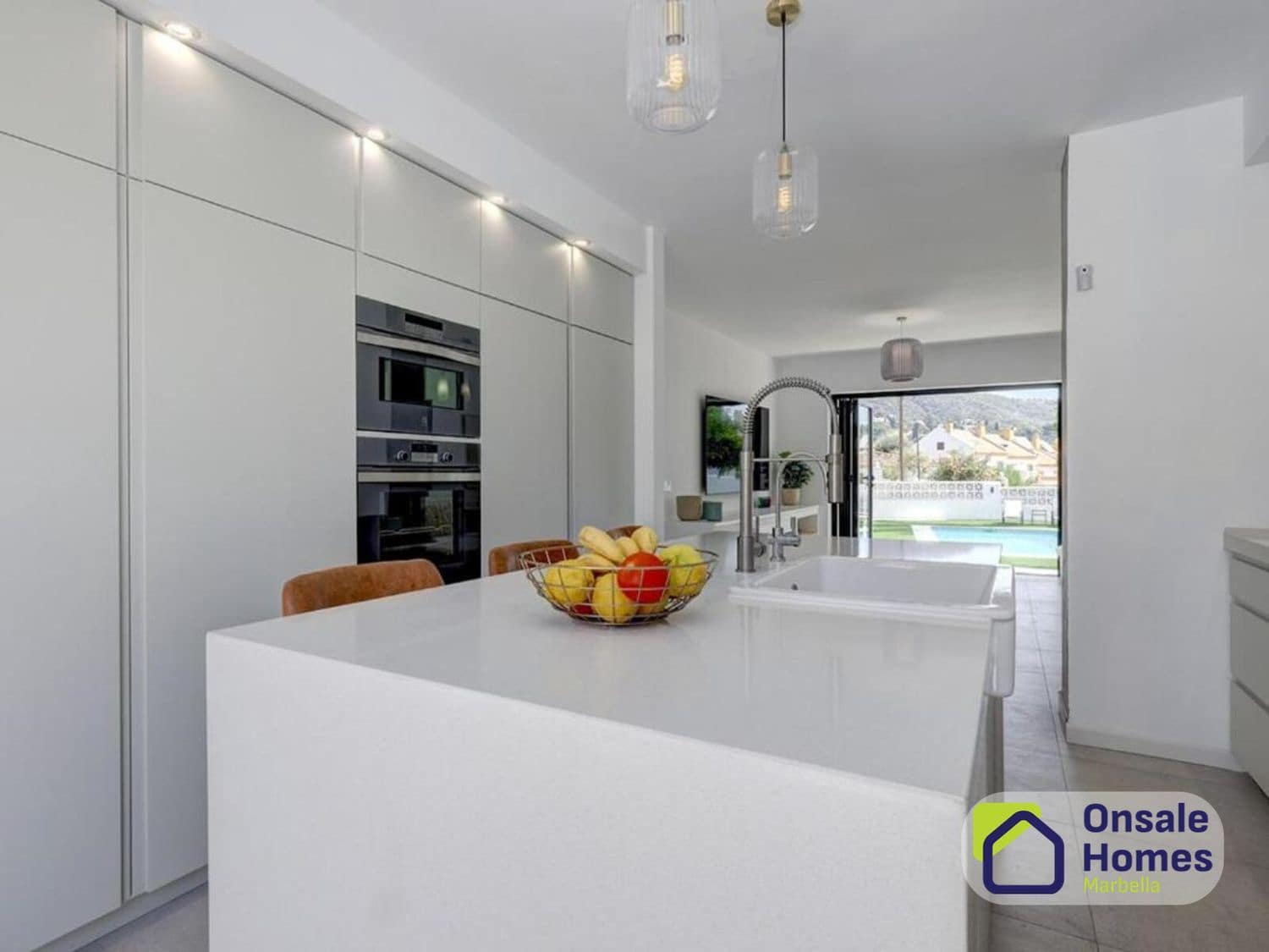 6 Zimmer Villa zu verkaufen in Marbella mit Pool Garage - 1.400.000 € (Ref: 10020014)