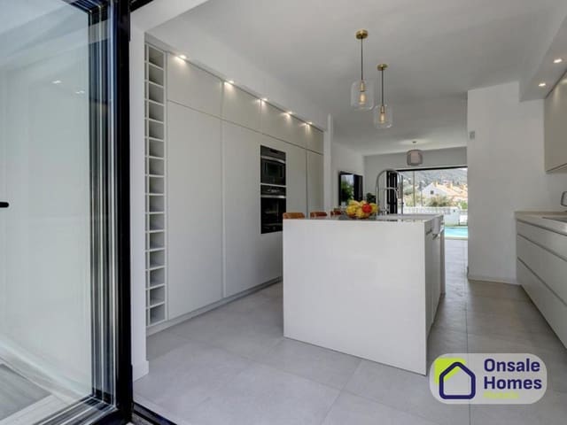 6 Zimmer Villa zu verkaufen in Valdeolletas - Las Cancelas - Xarblanca, Marbella - 1.400.000 € (Ref: 10020014)
