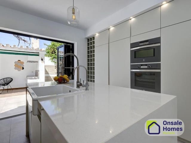 6 bedroom Villa for sale in Valdeolletas - Las Cancelas - Xarblanca, Marbella with pool garage - € 1,400,000 (Ref: 10020014)