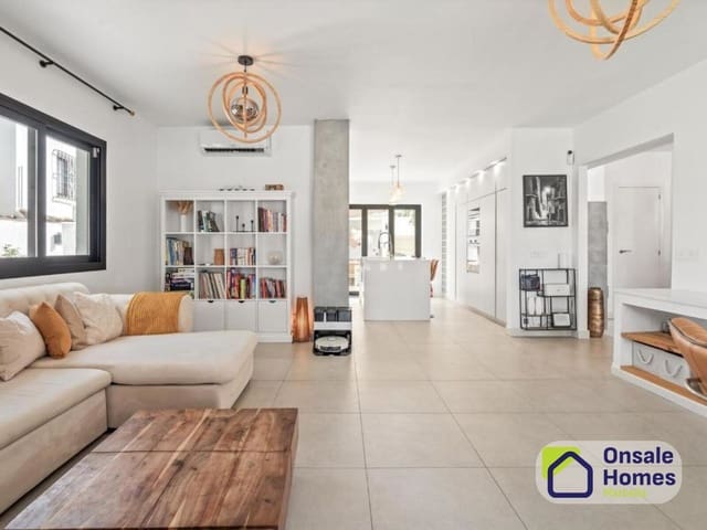 6 bedroom Villa for sale in Valdeolletas - Las Cancelas - Xarblanca, Marbella with pool garage - € 1,400,000 (Ref: 10020014)