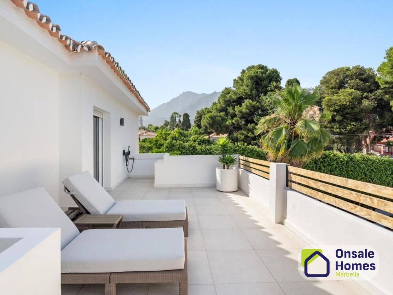 6 bedroom Villa for sale in Marbella with pool garage - € 1,400,000 (Ref: 10020014)