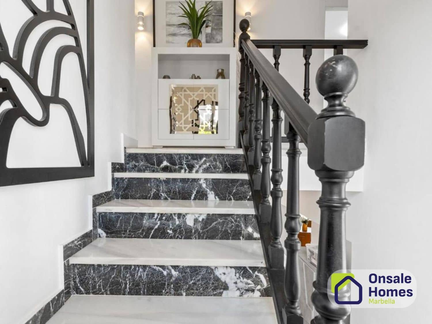 6 bedroom Villa for sale in Marbella with pool garage - € 1,400,000 (Ref: 10020014)