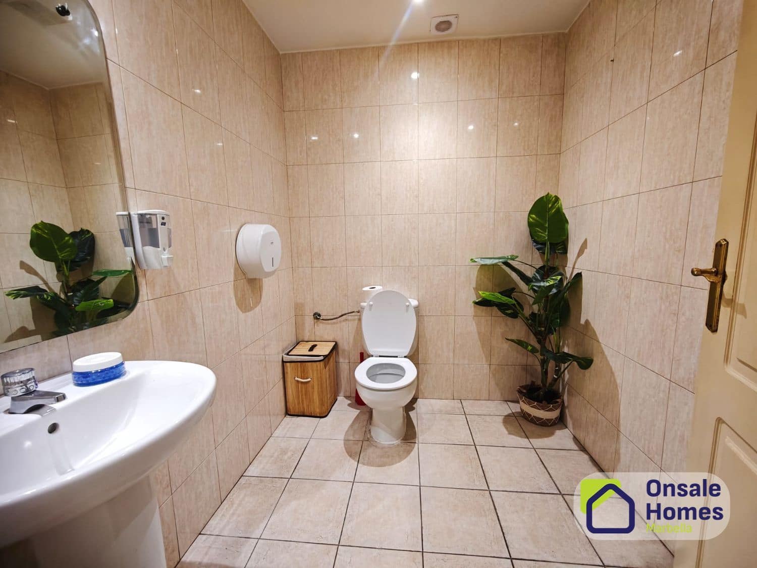 Comercial para arrendar em Marbella - 1 200 € (Ref: 10023533)