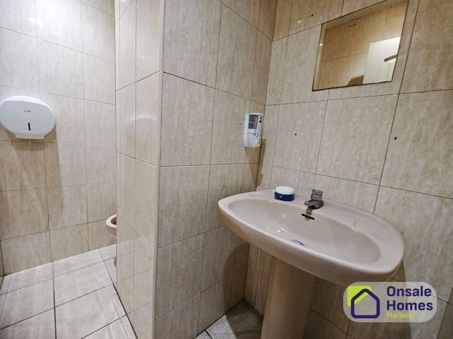 Comercial para arrendar em Playa Bajadilla - Puertos, Marbella - 1 200 € (Ref: 10023533)