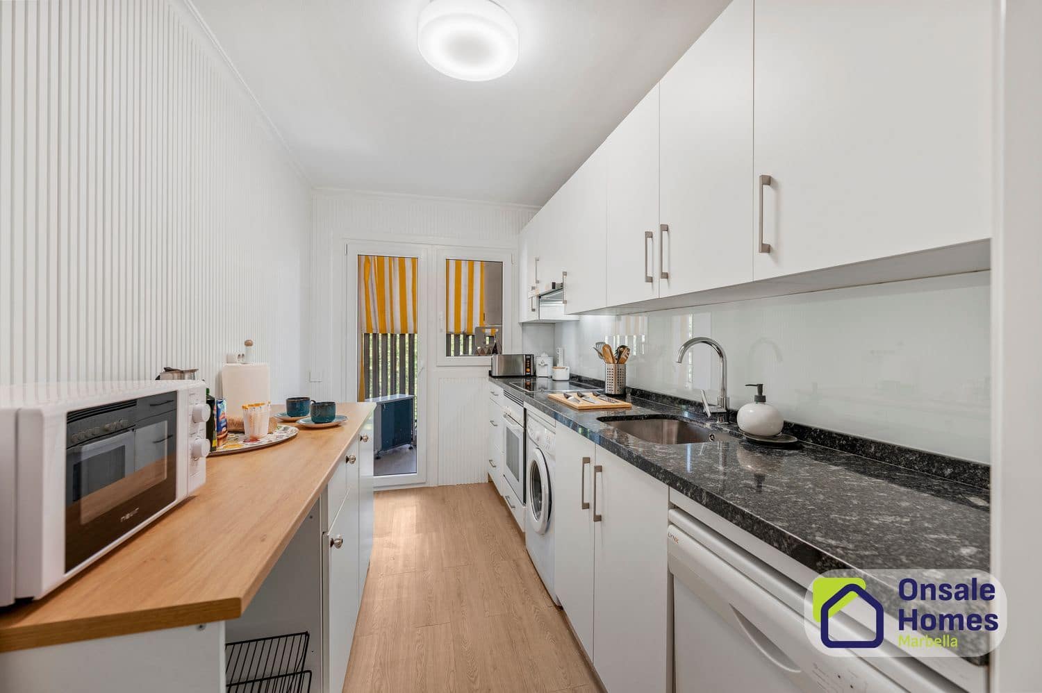2 quarto Apartamento para arrendar em Marbella com garagem - 2 400 € (Ref: 10031423)