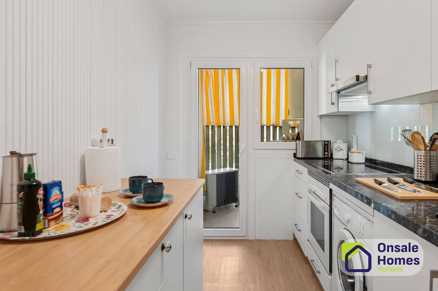 2 quarto Apartamento para arrendar em Marbella com garagem - 2 400 € (Ref: 10031423)