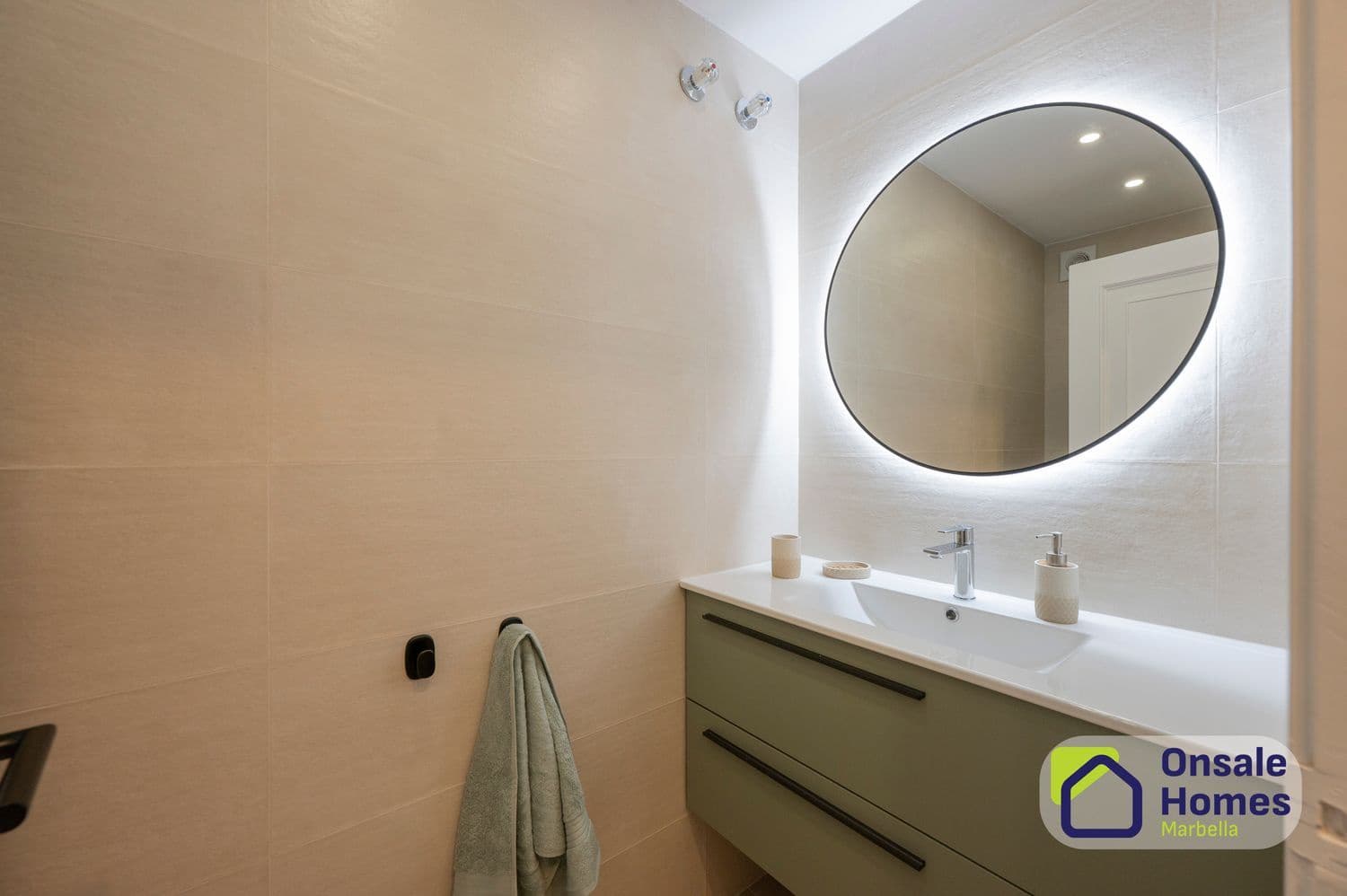 2 quarto Apartamento para arrendar em Marbella com garagem - 2 400 € (Ref: 10031423)